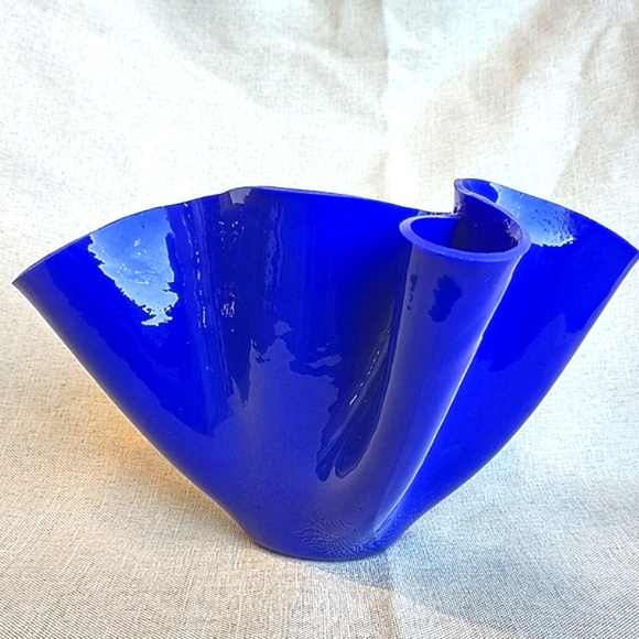 Vtg Folded Glass Art Vase Royal Blue Handkerchief Cortoccio Style 9" x 6" - Picture 4 of 10
